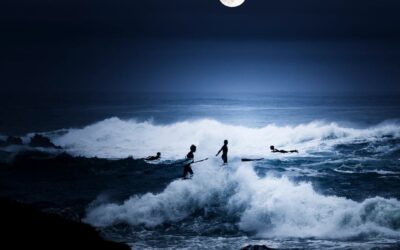 Moonlit Swells: Night Surfing Experiences in Costa Rica
