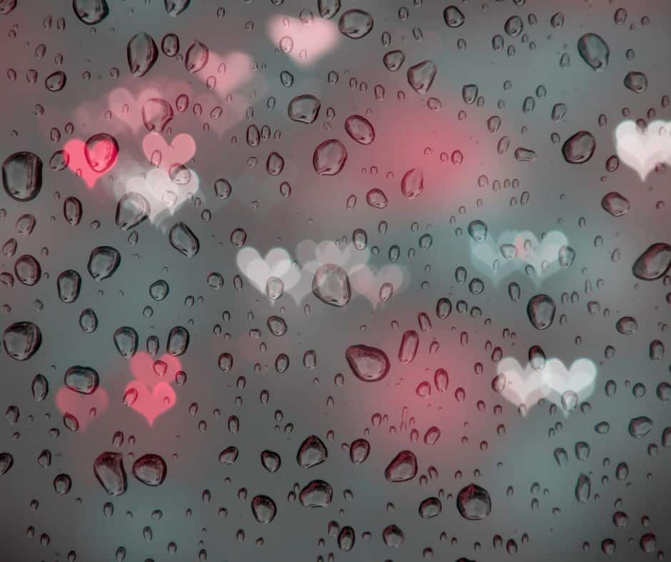 June rain in Costa Rica doesn’t ruin love—it creates it. From hammocks to umbrellas, see how couples fell for each other in the storm.