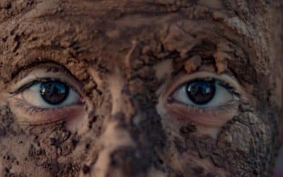 Mud Is the New Makeup: Rain Season’s Unexpected Beauty Trend